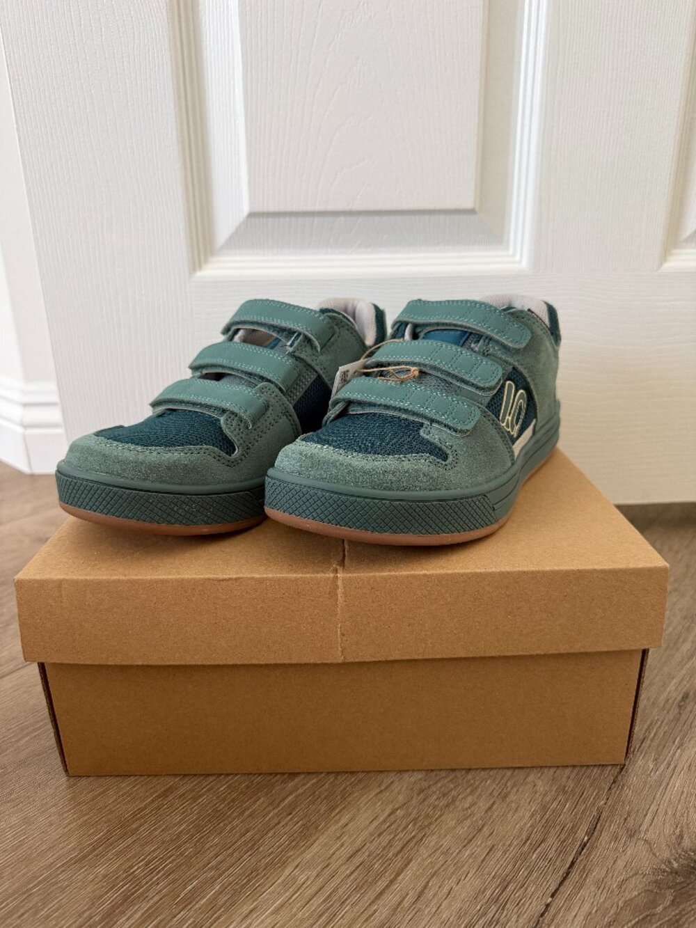 Five Ten Freerider Kids VCS Flat Pedal Mountain Bike Shoes - Teal - Size 4.5